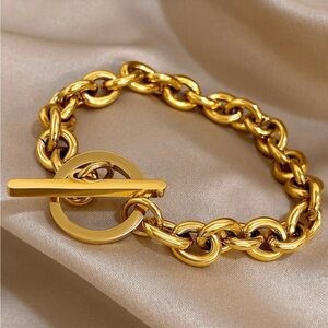 Gold Bar Toggle Chain Bracelet